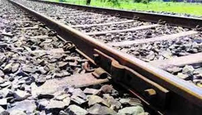 अयोध्या: रेलवे ट्रैक पर मिला युवक का शव, मचा हड़कंप