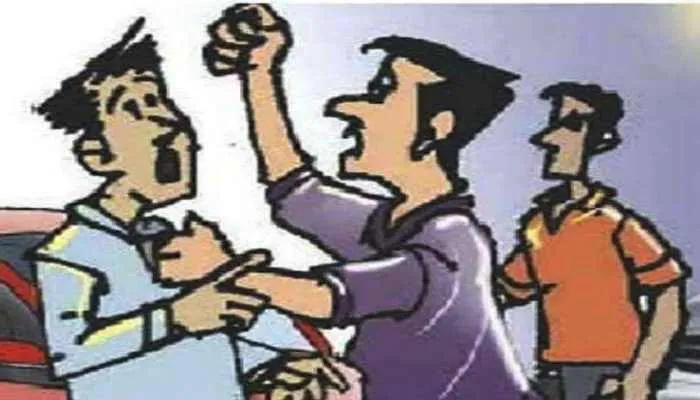 रायबरेलीः गुटखा खिलाने की बात को लेकर दो पक्षों में मारपीट व फायरिंग