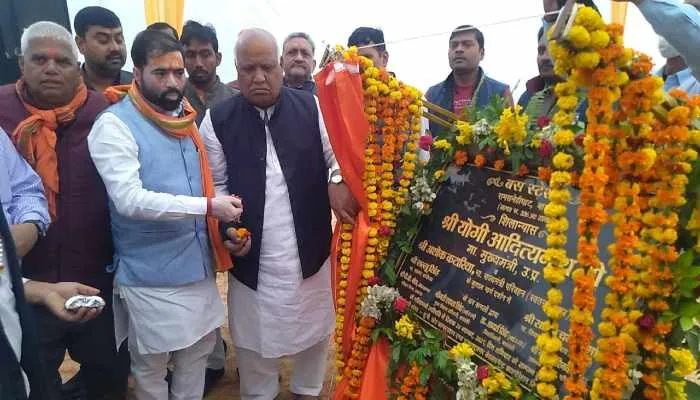बाराबंकी: रामसनेहीघाट बस स्टेशन का सांसद व विधायक ने किया शिलान्यास