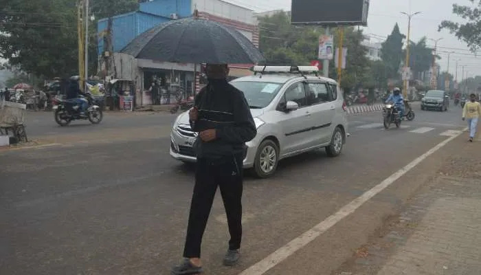अयोध्या: बूंदाबांदी के साथ अचानक बढ़ी ठंड, दो दिन तक बादल छाए रहने की संभावना