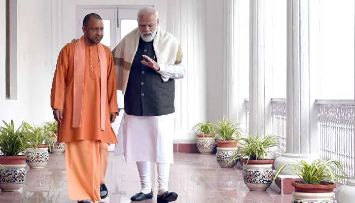 सीएम योगी ने प्रधानमंत्री मोदी के साथ साझा की तस्वीर, कहा- एक भारत नया बनाना है…