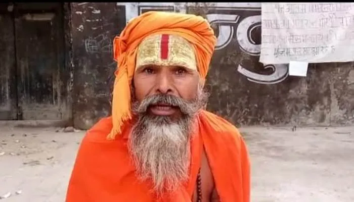 हरदोई: न्याय के लिए भूख हड़ताल पर बैठे बाबा की बिगड़ी सेहत, जानें क्या है मामला?
