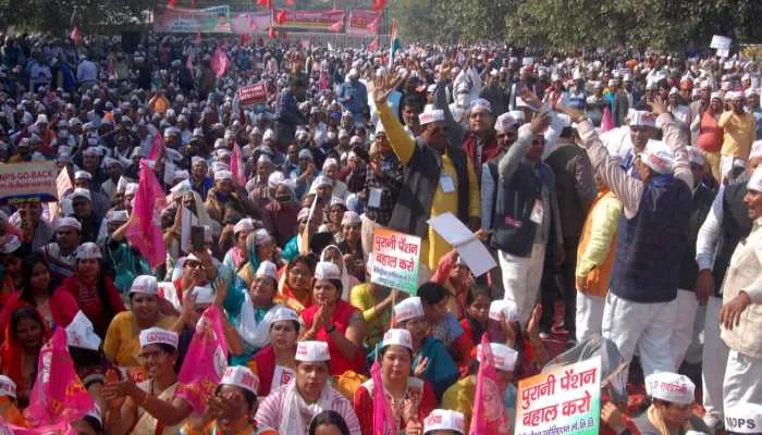 शिक्षकों ने पुरानी पेंशन बहाली के लिए शुरू की शंखनाद रैली