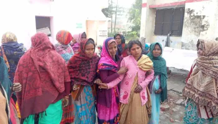 बाराबंकी: अज्ञात वाहन की टक्कर से बाइक सवार दो युवकों की मौत, एक घायल