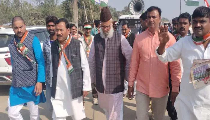 अमेठी: महंगाई के खिलाफ कांग्रेस कार्यकर्ताओं ने निकाली प्रतिज्ञा पदयात्रा