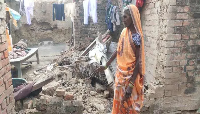 रायबरेलीः अचानक भरभरा कर गिरी कच्ची दीवार, युवक गंभीर रूप से घायल