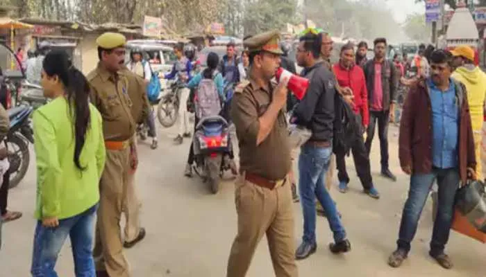 कानपुर: टीईटी परीक्षा रद्द होने पर अभ्यर्थियों में दिखा गुस्सा