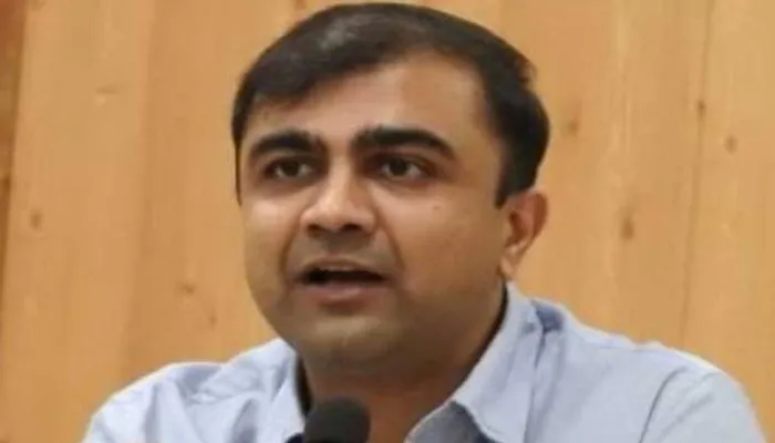लखनऊ: डीएम ने एयरपोर्ट पर की आपात बैठक, नए वेरिएंट ओमीक्रॉन को लेकर दिया ये निर्देश