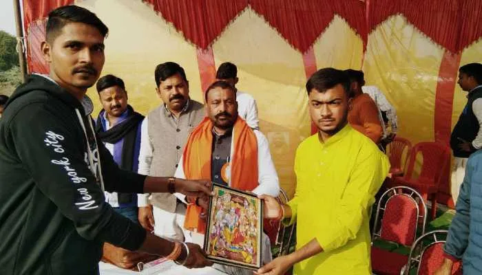 रायबरेलीः विजयी खिलाड़ियों को विधायक ने किया सम्मानित