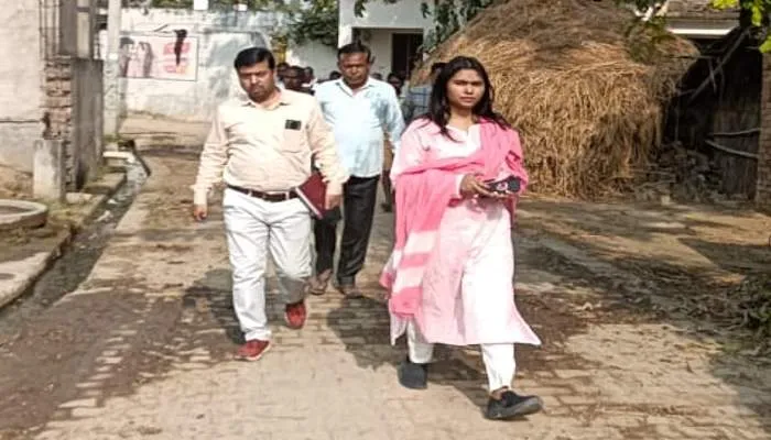 बाराबंकी: बीडीओ ने सहेलिया गांव का किया निरीक्षण, जताई नाराजगी, दिया ये निर्देश