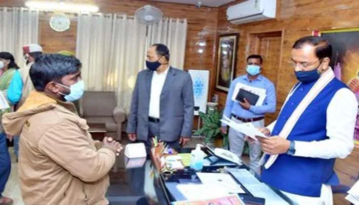 अधिकारी जनसमस्याओं का करें त्वरित गति से निराकरण : केशव प्रसाद मौर्य