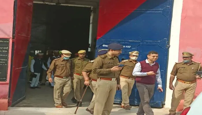 बाराबंकी: डीएम व एसपी ने किया जिला कारागार का निरीक्षण, दिए ये दिशा-निर्देष