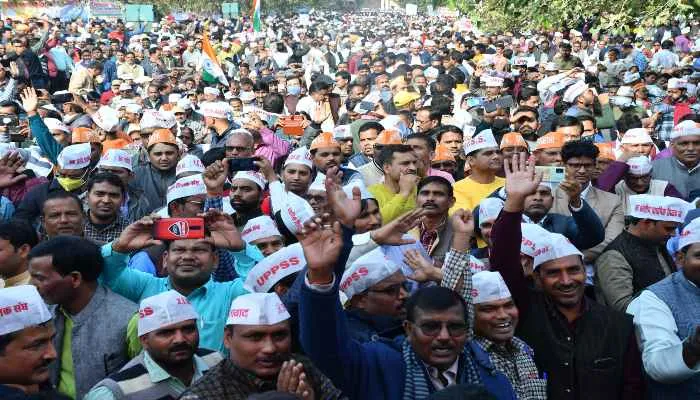 लखनऊ: प्रदेश के एक लाख कर्मचारियों ने अपनी मांगों को लेकर इको गार्डन में किया प्रदर्शन