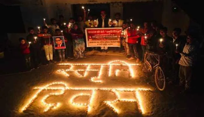 सपा हाथरस की बेटी की स्मृति दिवस में जलाया दीपक