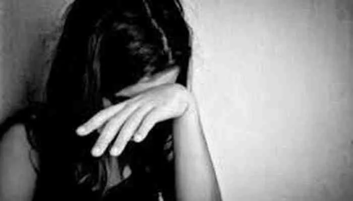 रायबरेलीः प्रधानाध्यापिका ने शिक्षिका का पकड़ा गिरेबान, वीडियो वायरल