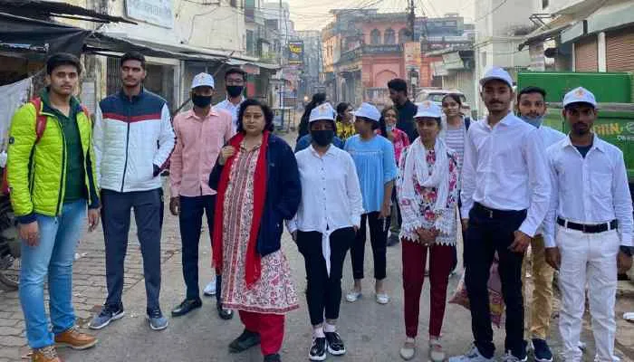 अयोध्या: आईसीडब्ल्यूएफ ने गुलाब बाड़ी से निकाली धरोहर यात्रा