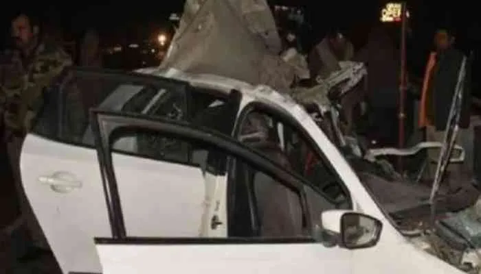 मेरठ में भीषण सड़क हादसा, तीन युवकों की दर्दनाक मौत