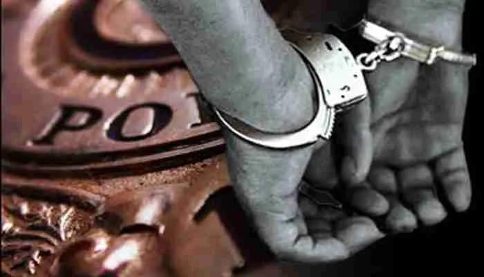 अयोध्या: सचिवालय में नौकरी दिलाने का देते थे झांसा, पुलिस ने किया गिरफ्तार