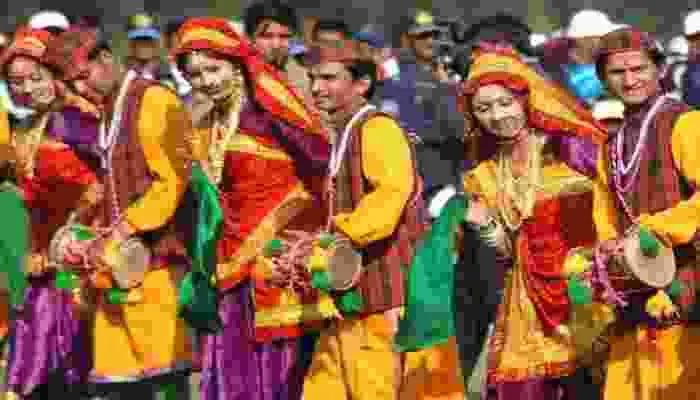 उत्तराखंड महोत्सव पर चढ़ा प्रसिद्ध झोड़ा नृत्य का रंग, सीएम योगी ने किया उद्घाटन