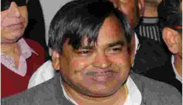 गैंगरेप मामले में पूर्व मंत्री गायत्री समेत तीन दोषी करार, 12 को सुनाई जाएगी सजा