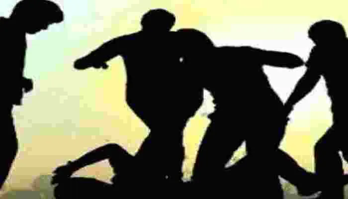 गोरखपुर: दो पक्षों में पुआल रखने को लेकर हुई मारपीट, एक की मौत