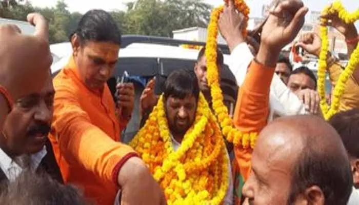 केंद्रीय राज्यमंत्री ने निकाली संविधान दिवस यात्रा, स्वतंत्र देव सिंह ने दिखाई हरी झंडी