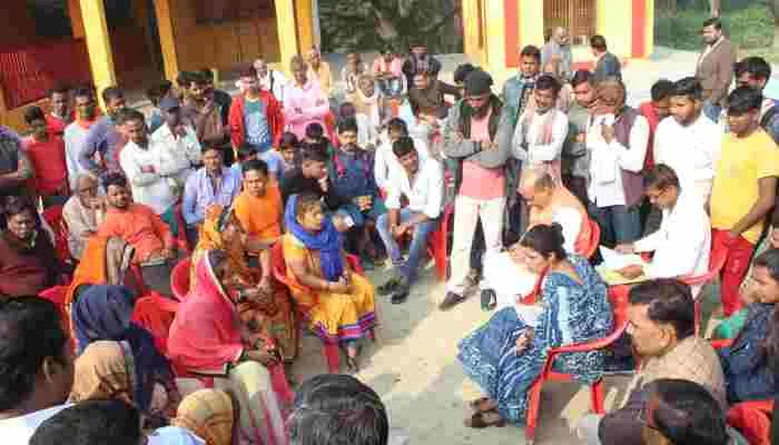 मौदा ग्राम सभा पहुंची स्वाति सिंह, चकबंदी स्थगित करने का दिया आश्वासन