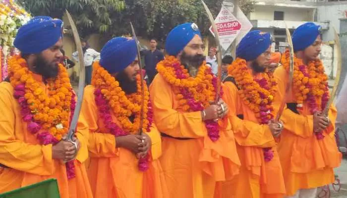 रायबरेली: प्रकाश पर्व पर निकली शोभायात्रा, वाहे गुरुजी की उठी गूंज
