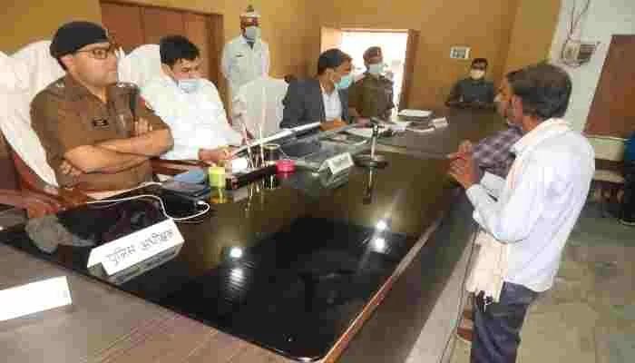 हरदोई: सम्पूर्ण समाधान दिवस पर डीएम ने अधिकारियों को दिए दिशा निर्देश