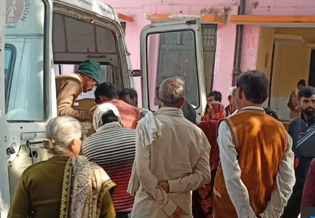 बदायूं: बहन की गोद भराई के बाद टेंट को हटाते समय दो भाइयों को लगा करंट, मौसेरे भाई की मौत