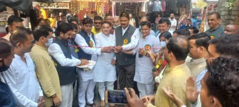 हल्द्वानी: रामलीला मैदान में शुरू हुआ पटाखा मेला, जमकर खरीदारी कर रहे लोग