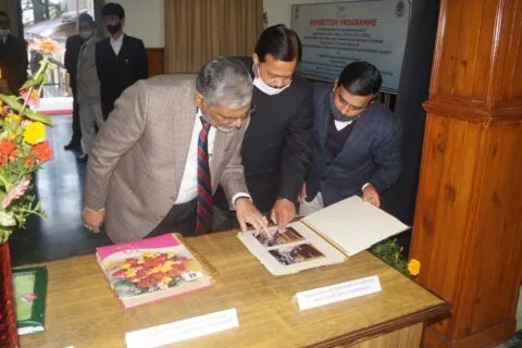 नैनीताल: हाईकोर्ट में लगाई गई विधिक कार्यक्रमों पर आधारित प्रदर्शनी