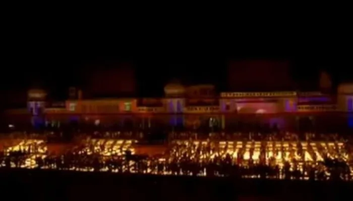अयोध्या दीपोत्सव 2021: 12 लाख दीये से जगमग हुई राम की नगरी