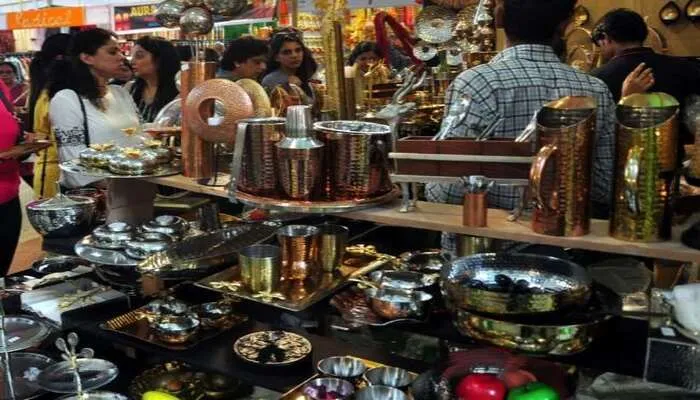 रायबरेली: धनतेरस पर सजा बाजार, दो अरब का लगा दांव