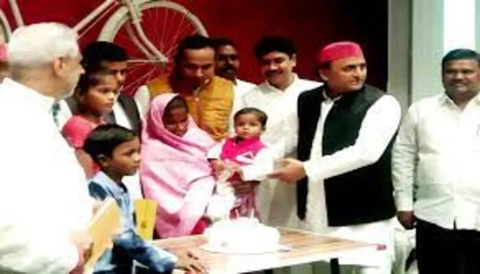 अखिलेश यादव ने मनाया ‘खजांची’ का पांचवां जन्मदिन