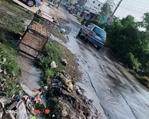 पर्व पर अनदेखी : चोक नाले ने खोली निगम की पोल, जलभराव