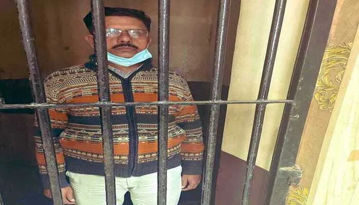 लखनऊ: महिला संविदा कर्मी के साथ छेड़छाड़ करने वाले आरोपी को पुलिस ने किया गिरफ्तार