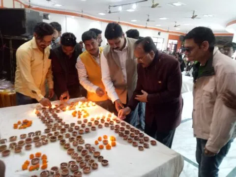 हल्द्वानी: उत्तराखंड के लोक पर्व बूढी दीपावली की धूम, मशकबीन पर झूमे अजय भट्ट