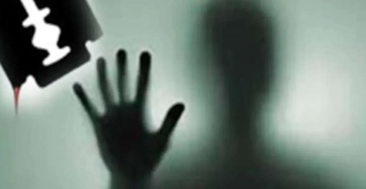 पहले की दोस्ती फिर किया नजरअंदाज, आक्रोशित व्यक्ति ने महिला पर ब्लेड से कर दिया हमला