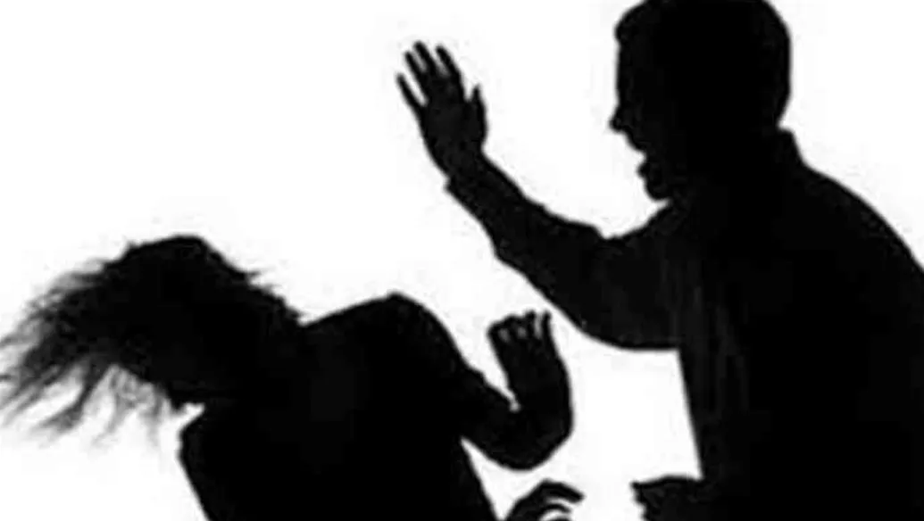 बरेली: महिला को पीटकर निकाला, विरोध में तोड़ दिया कंधा