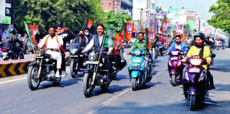 मेयर पर मेहरबान हल्द्वानी पुलिस, नियम तोड़ने पर भी नहीं हुई कार्रवाई