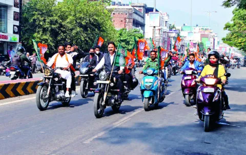 हल्द्वानी: नियम-कानूनों को रौंद गया मेयर का काफिला