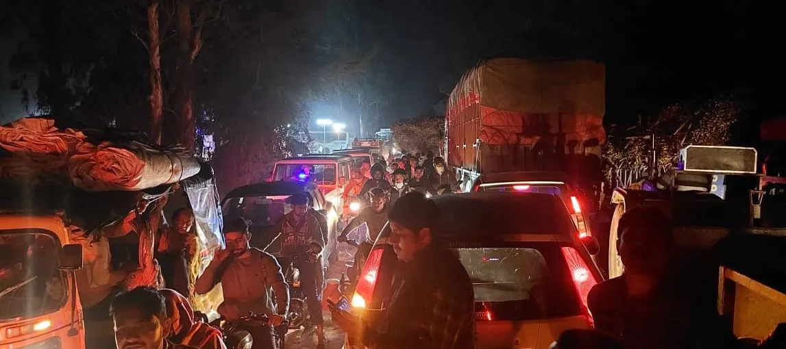 बरखेड़ा पीलीभीत रोड पर लगा जाम, घंटो यातायात बाधित