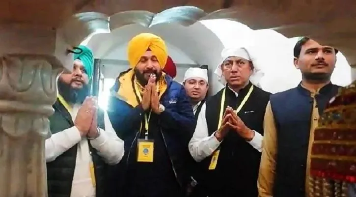 नवजोत सिंह सिद्धू का करतारपुर दौरा, बोले- इमरान खान मेरे बड़े भाई, दिया है मुझे बहुत प्यार