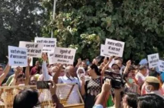 हैदरपोरा मुठभेड़: पुलिस ने मुठभेड़ में मारे गए आम नागरिकों के परिजनों को प्रदर्शन स्थल से हटाया, शव लौटाने की कर रहे थे मांग