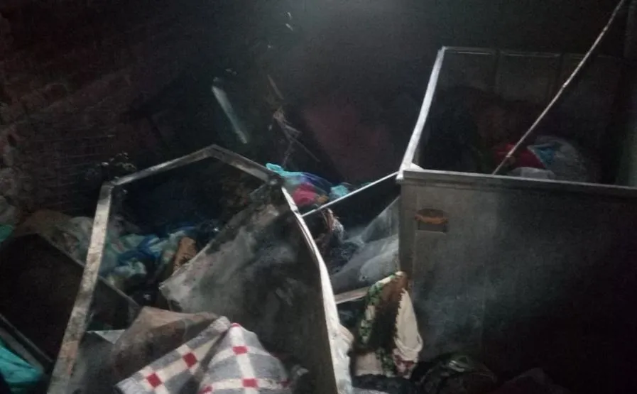 कुशीनगर: मोमबत्ती से घर में लगी आग, लाखों का सामान जलकर राख
