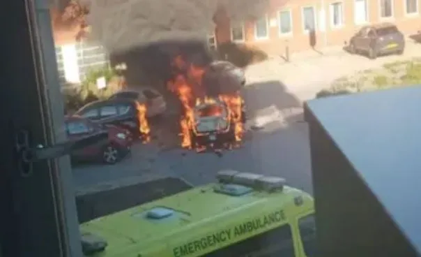 लीवरपुल कार विस्फोट: तीन लोगों को हिरासत में लिया गया