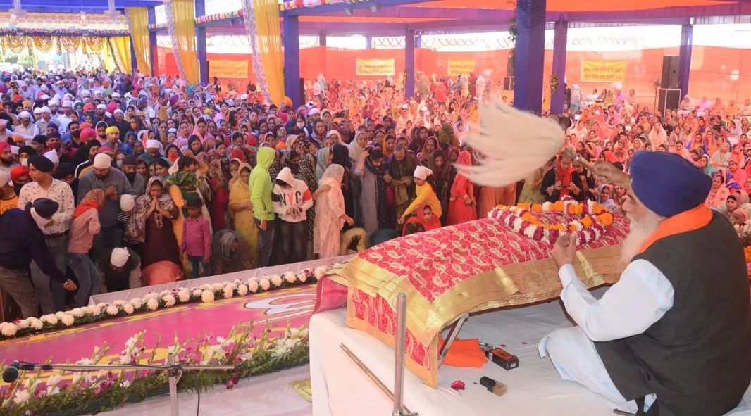 बरेली: सतिगुरु नानक प्रगटया मिटी धुन्ध जग चानन होआ…