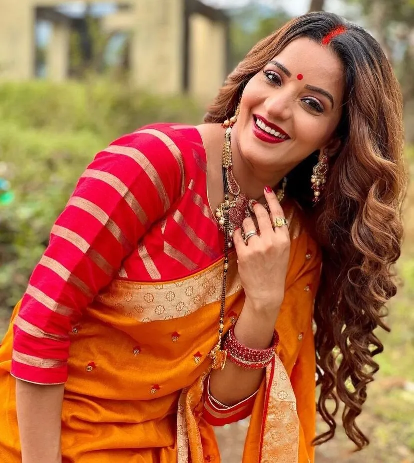 Monalisa Chhath Look