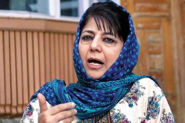 पीडीपी नेता ने किया दावा- घर में नजरबंद हैं महबूबा मुफ्ती, घर के मेन गेट पर लगा ताला